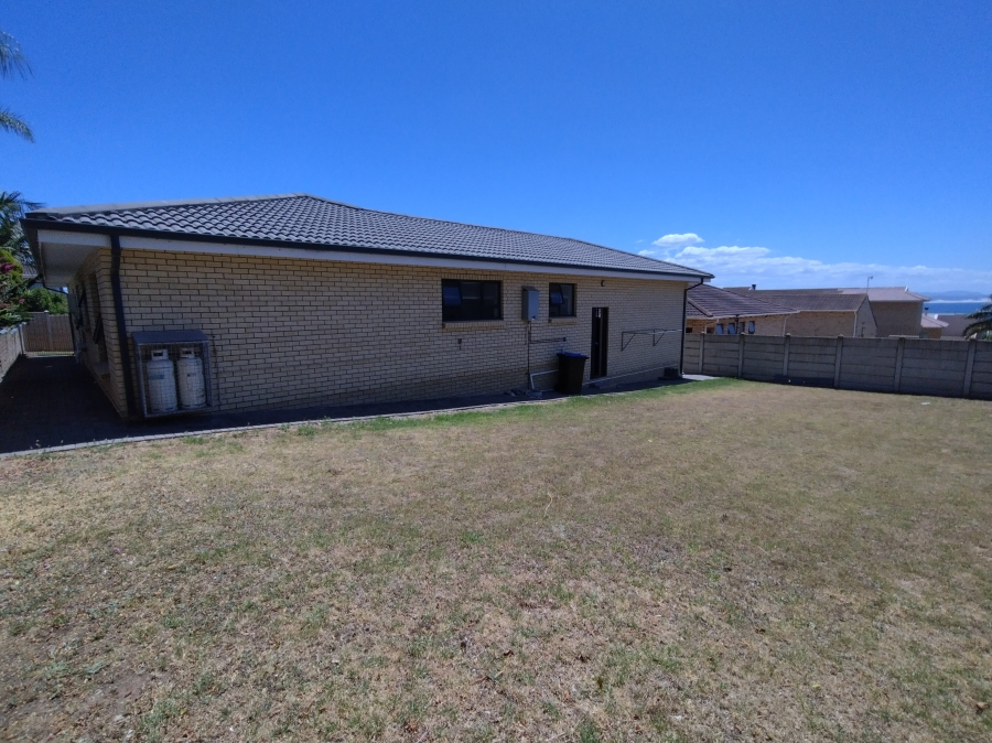 3 Bedroom Property for Sale in Wavecrest Eastern Cape